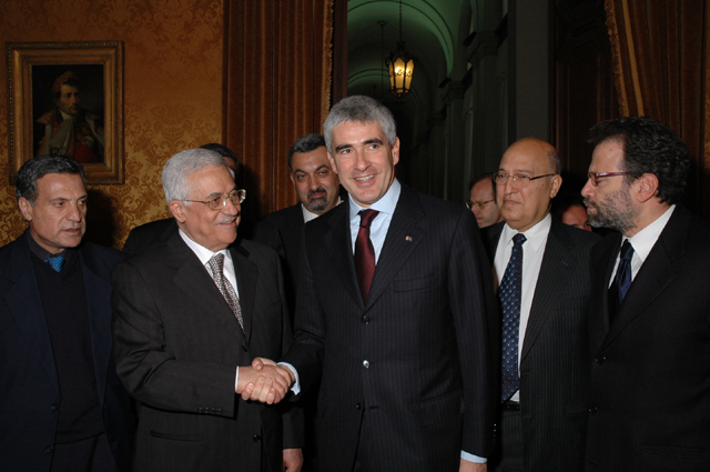 02/12/2005 - Il Presidente Pier Ferdinando Casini incontra il Presidente dell'Autorit nazionale palestinese, Abu Mazen.