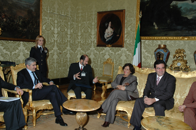 29/11/2005 - Il Presidente Pier Ferdinando Casini incontra i Presidenti della Camera, Norah Soruco, e del Senato, Sandro Giordano, della Bolivia.